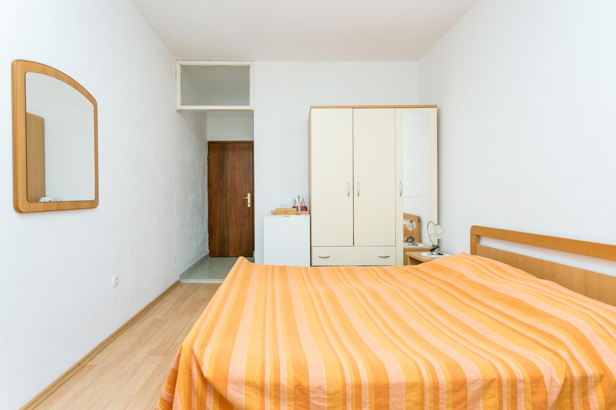 Apartments And Rooms With Parking Space Supetar, Brac - 5658 Bilik gambar
